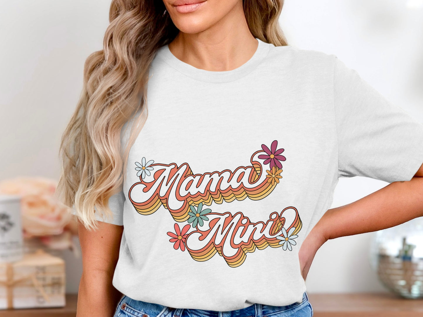 Fun Retro Flowers 'Mama Mini' Design T-shirt