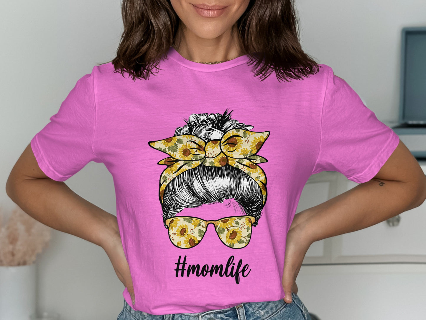 Pink Shirt Wearing #Momlife Retro Graphic T-Shirt