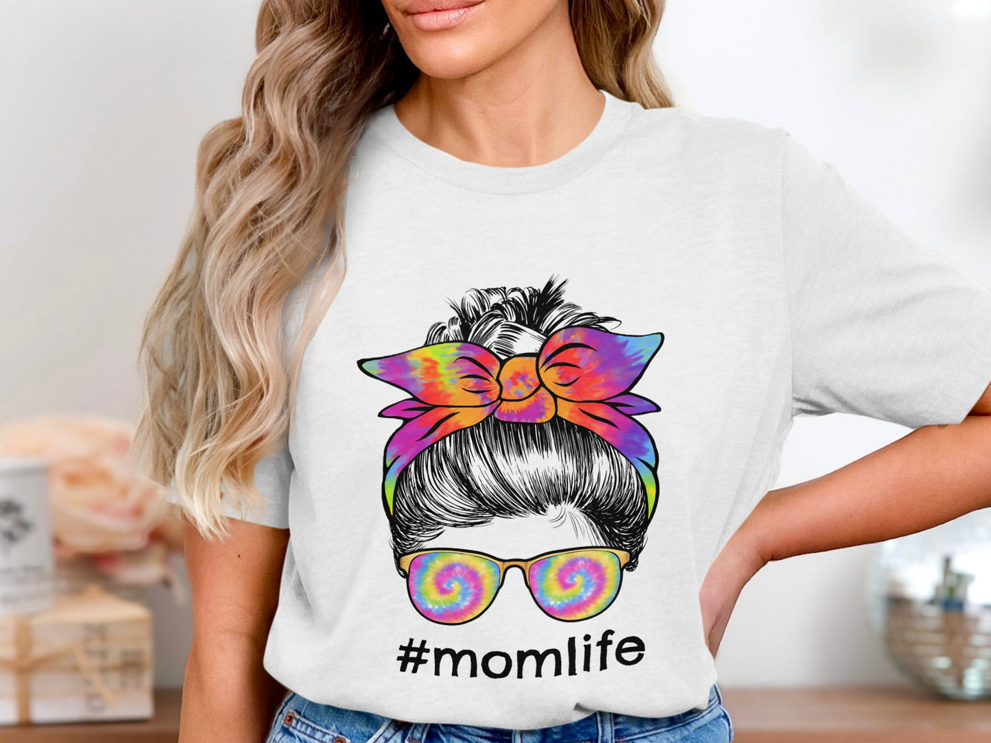 Women's Casual White #momlife Graphic Tee