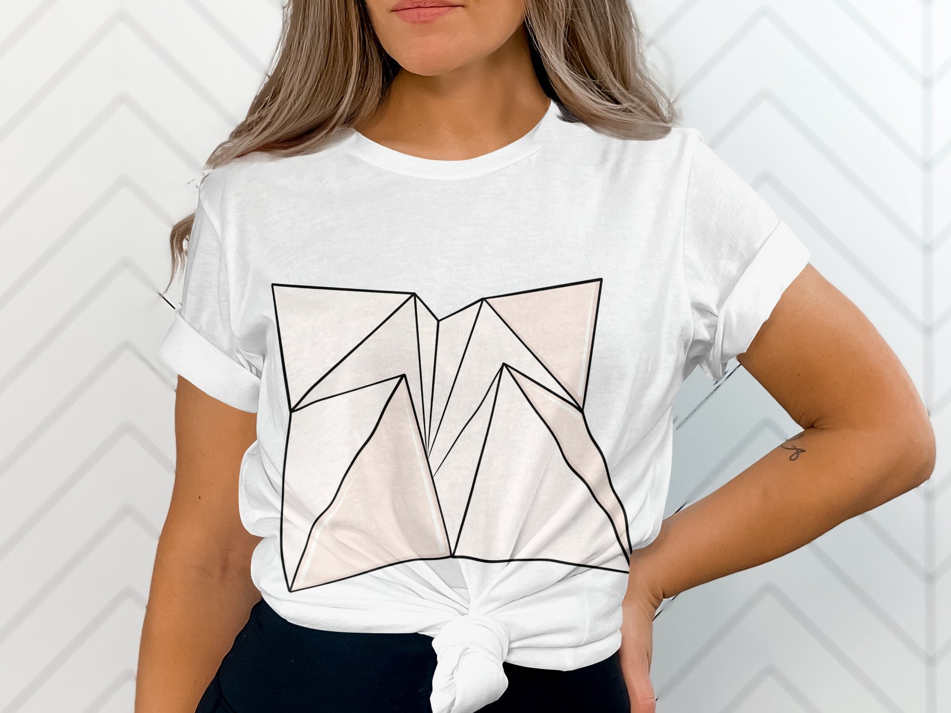 Geometric Design Graphic Tee Shirt with Unique Print
