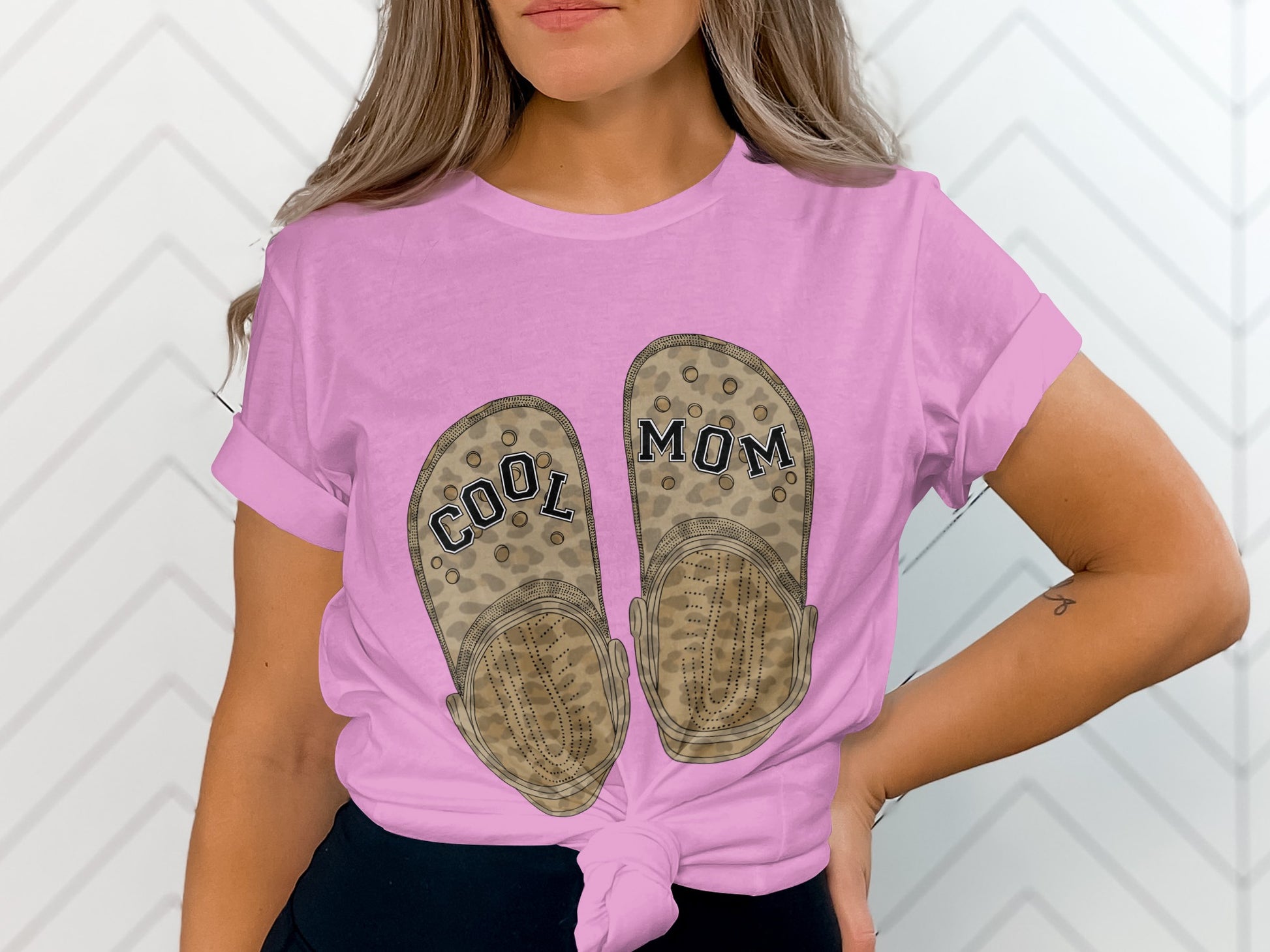 Cool Mom Graphic Tee with Leopard Print Design
