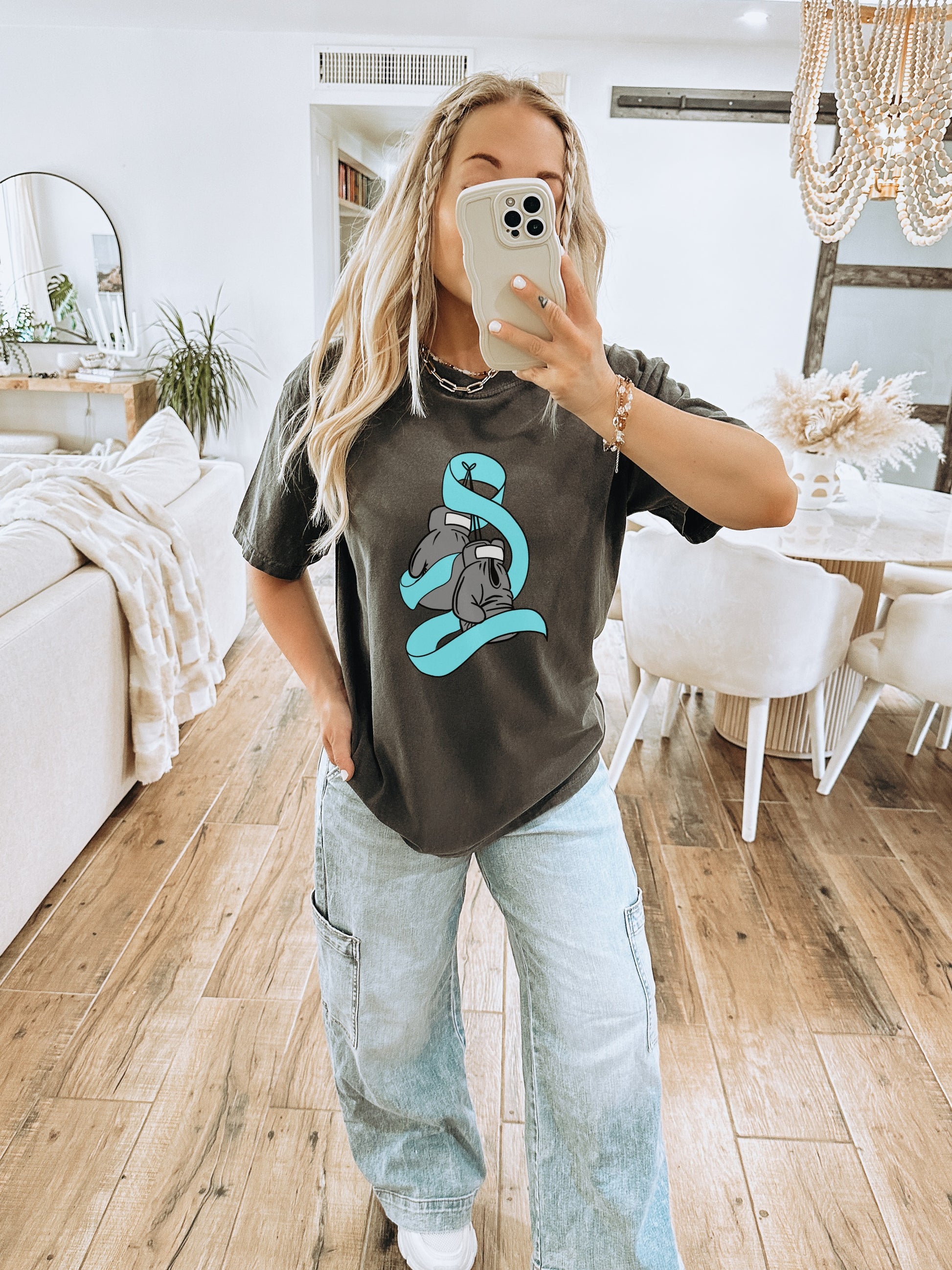 Stylish Graphic Tee with Cool Urban Street Art Design