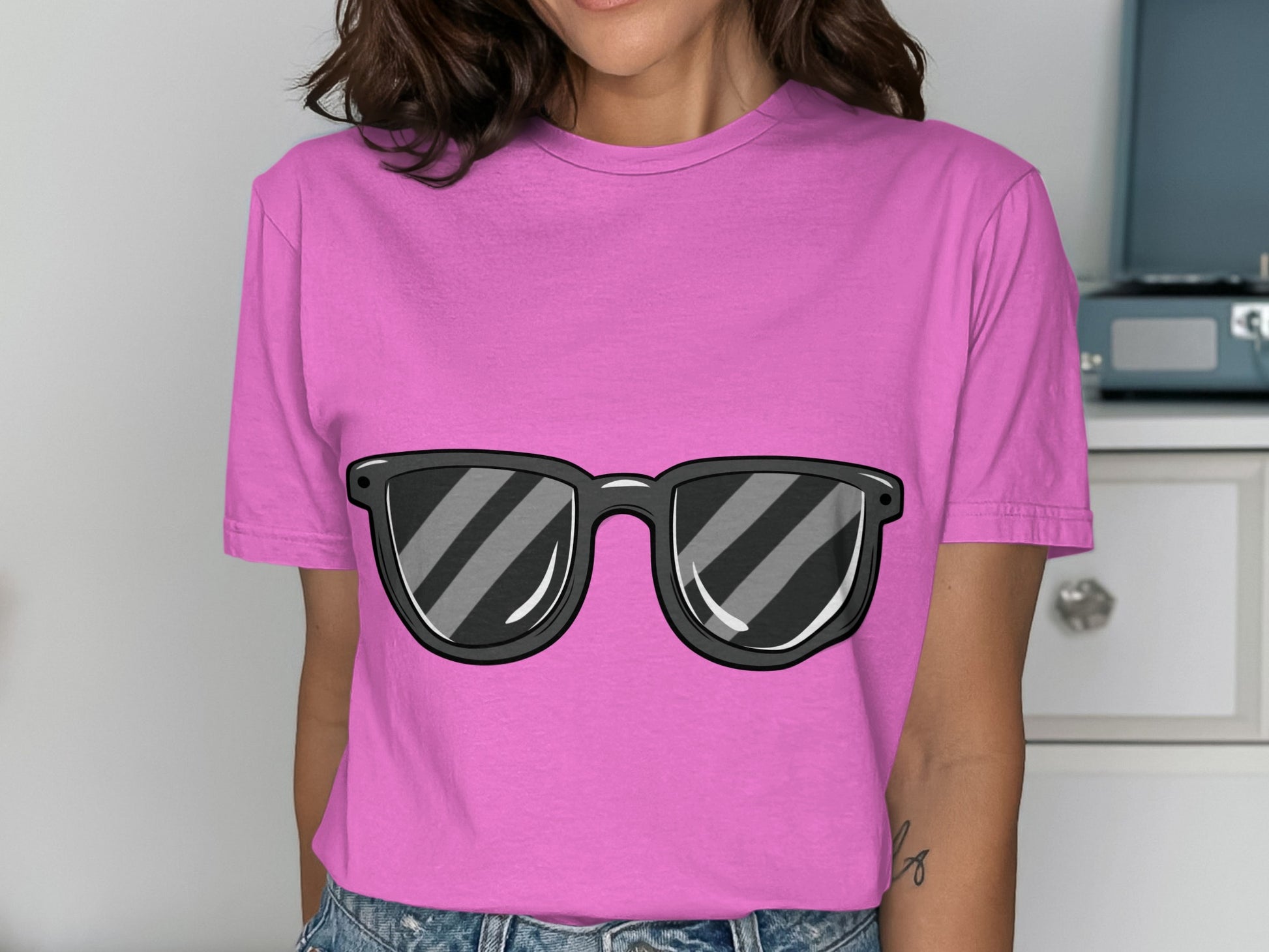 Stylish Pink T-Shirt with Cool Sunglasses Graphic