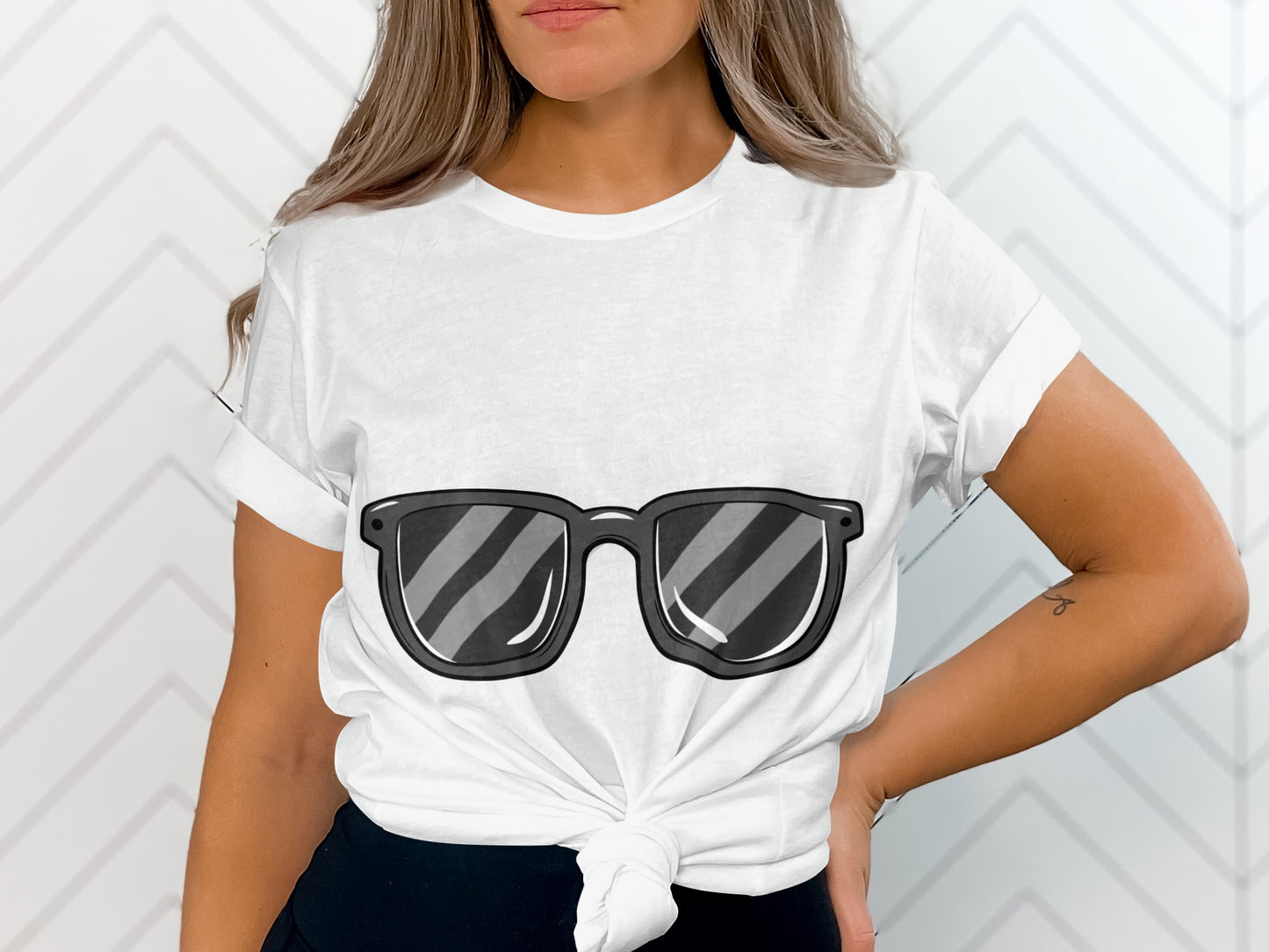 Stylish Graphic Tee with Sunglasses Print Design