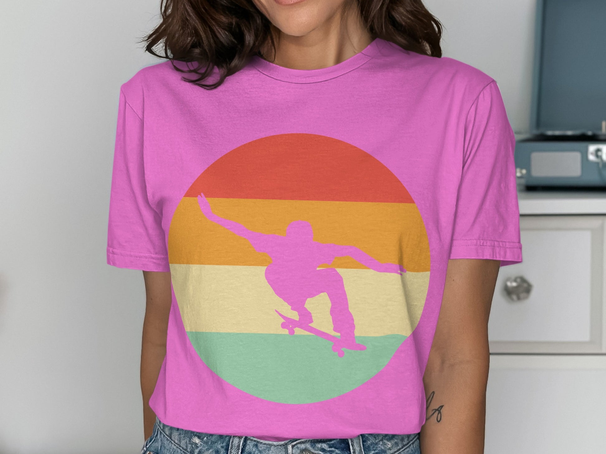 Stylish Vintage Skateboarding Graphic T-Shirt