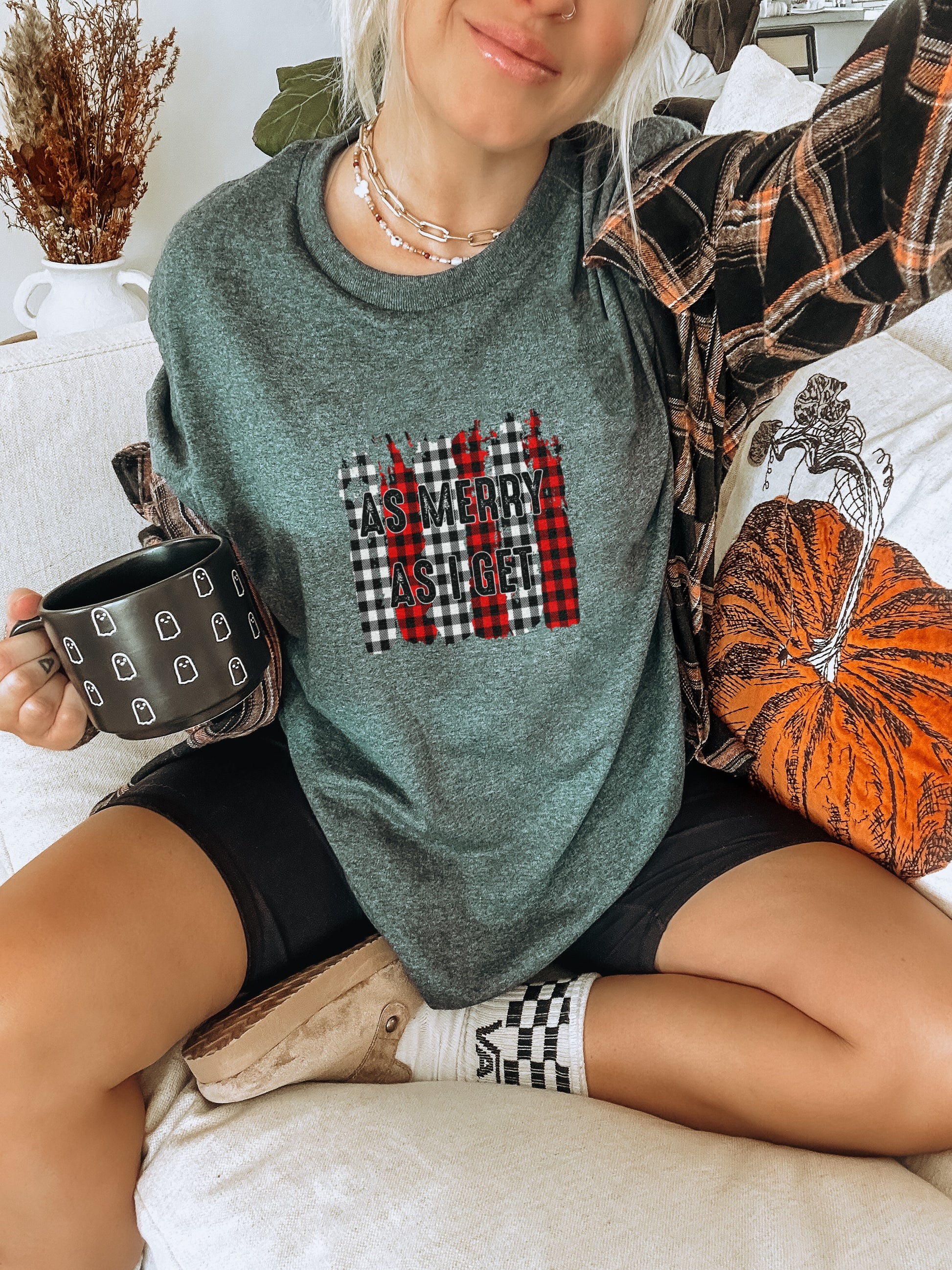 Festive holiday graphic tee with plaid design