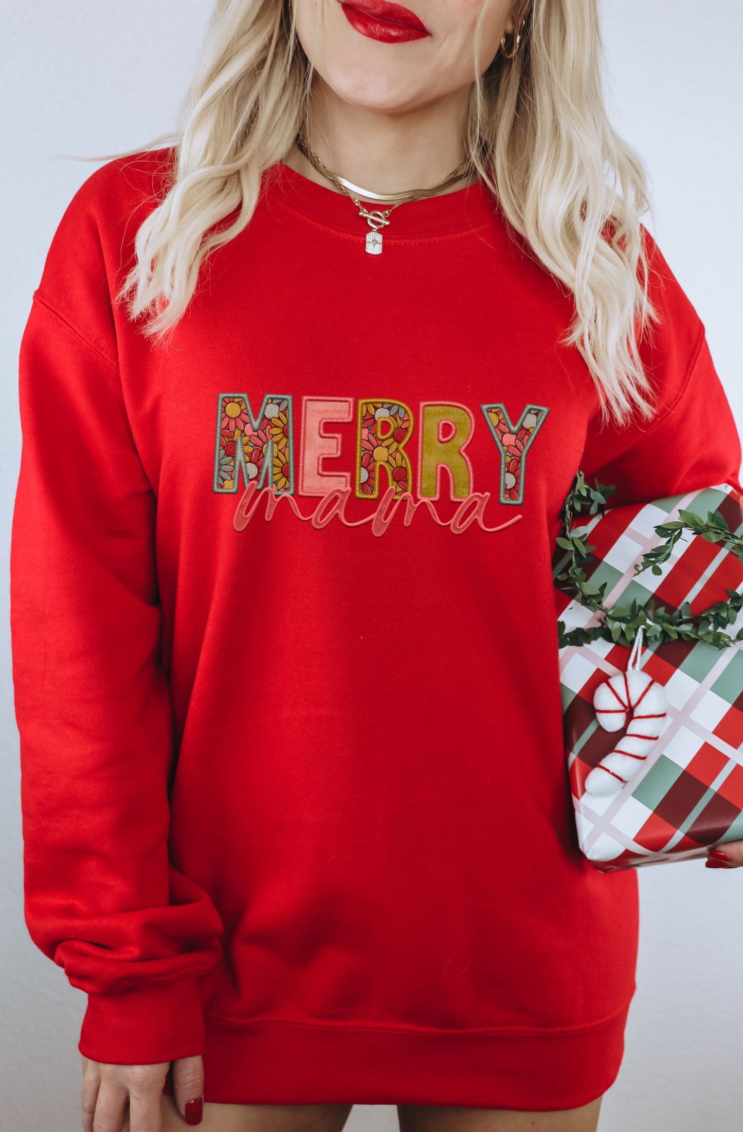 Festive Merry Mama Sweatshirt Ideal for Holiday Season