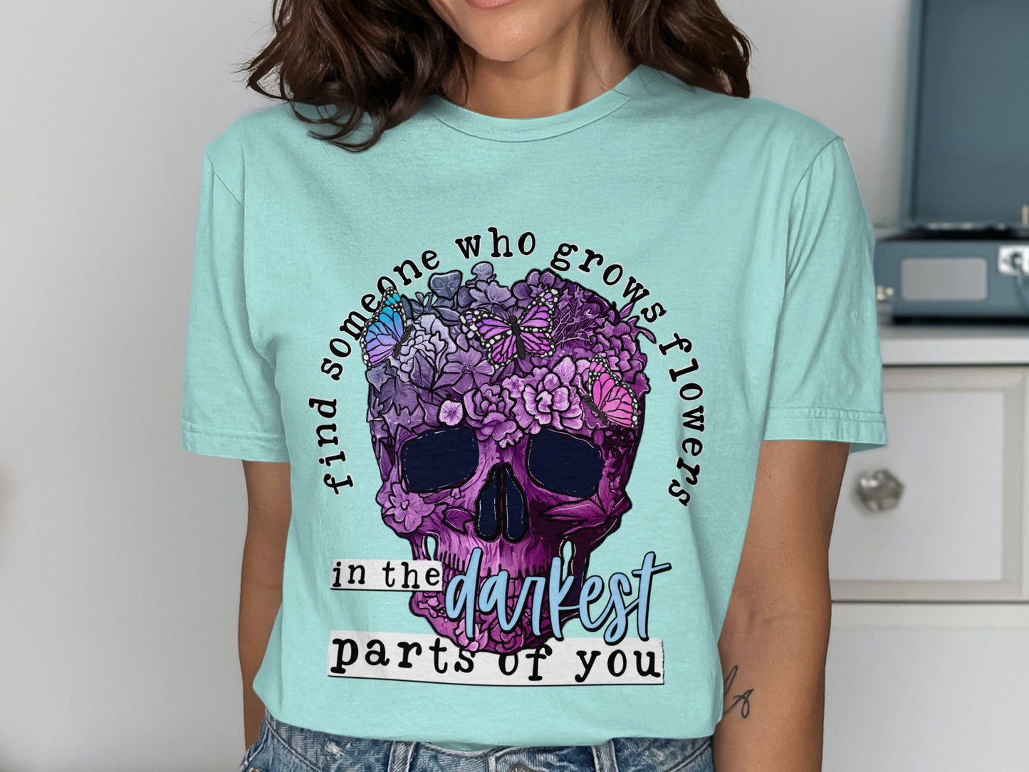 Find Someone Skull with Flowers Graphic T-Shirt