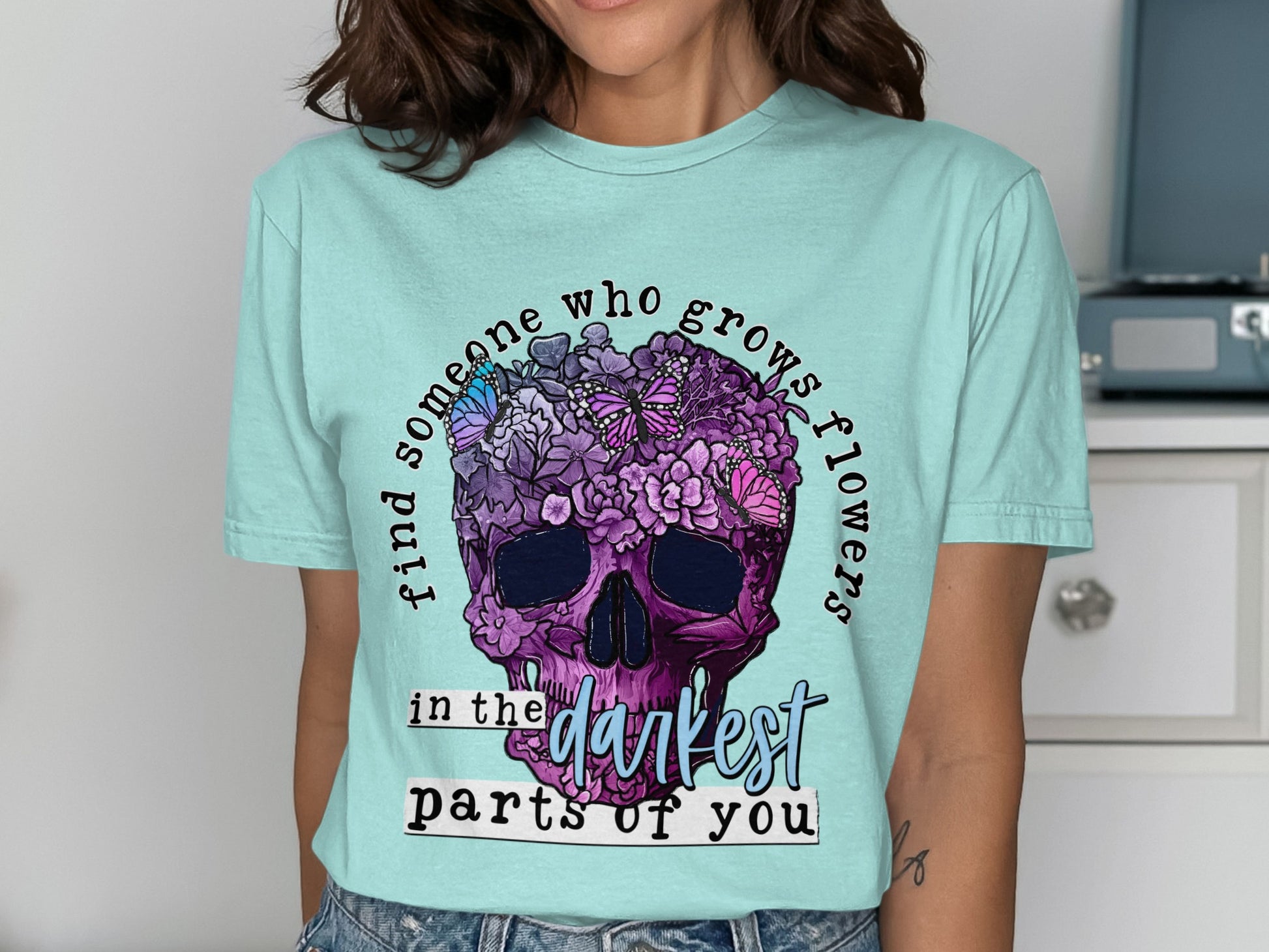 Find Someone Skull with Flowers Graphic T-Shirt