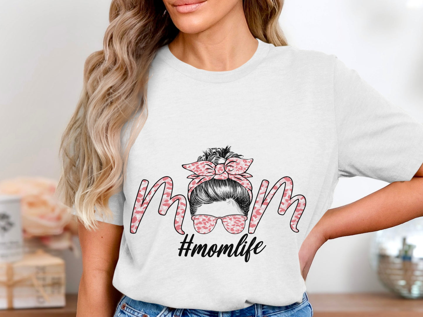 Mom Life Graphic Tee for Trendy Mothers Casual Wear