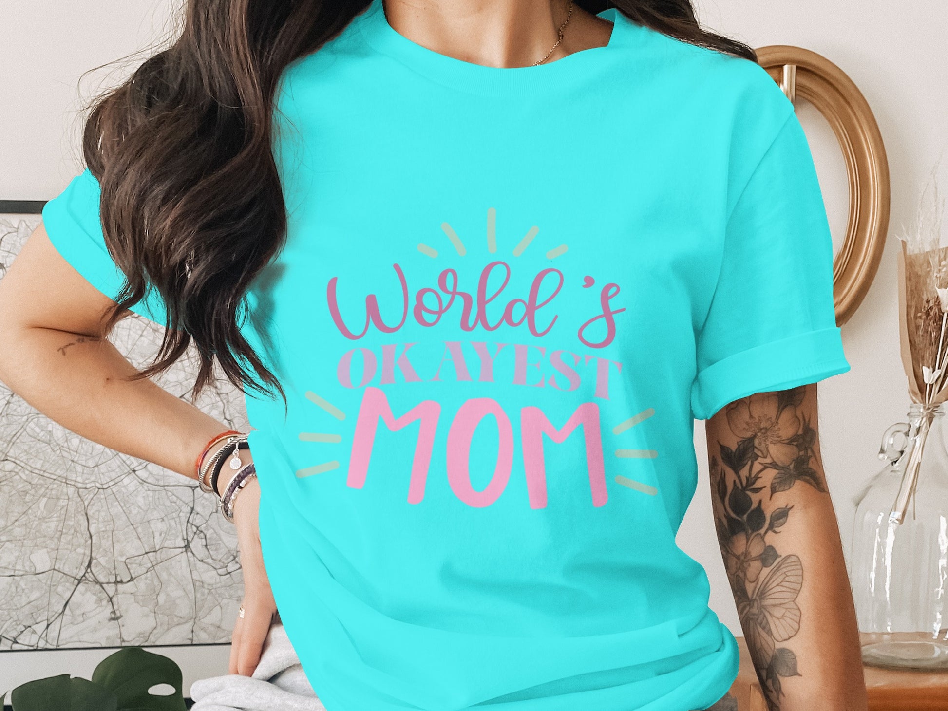 World's Okayest Mom T-Shirt Fun Gift Idea