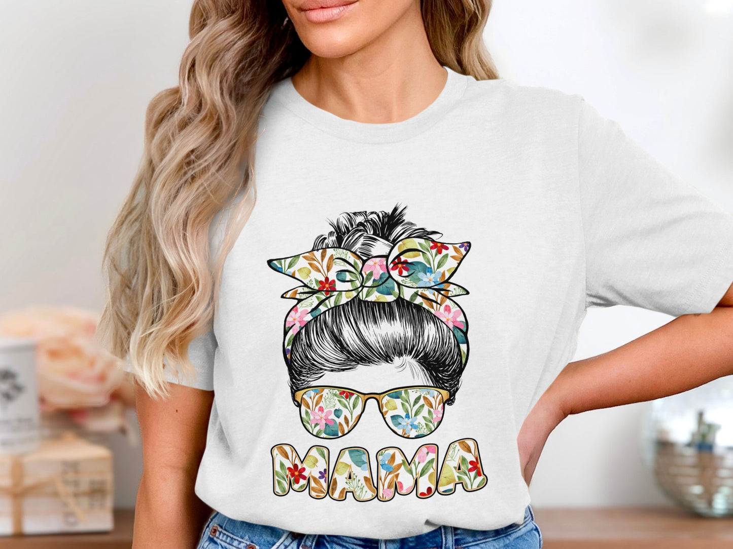 Stylish Graphic 'Mama' T-Shirt for Trendy Fashionistas