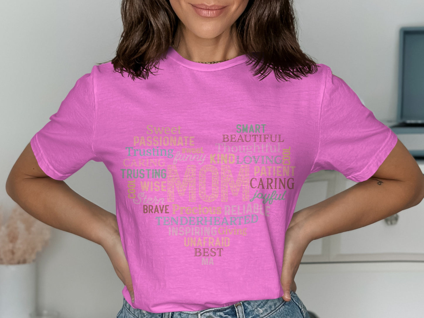 Stylish Graphic Tee for Women Celebrating Mom