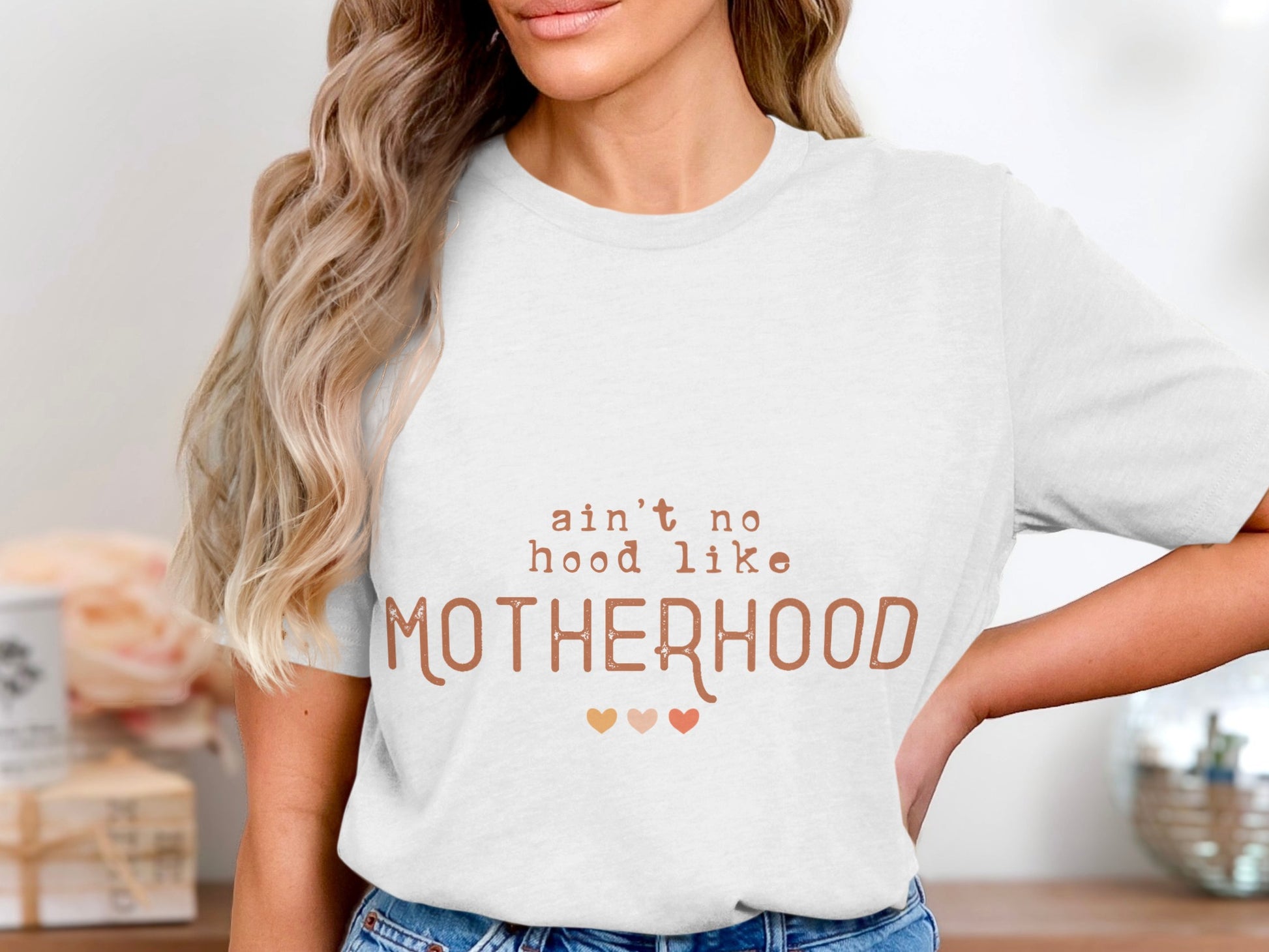 Ain't No Hood Like Motherhood Graphic T-Shirt