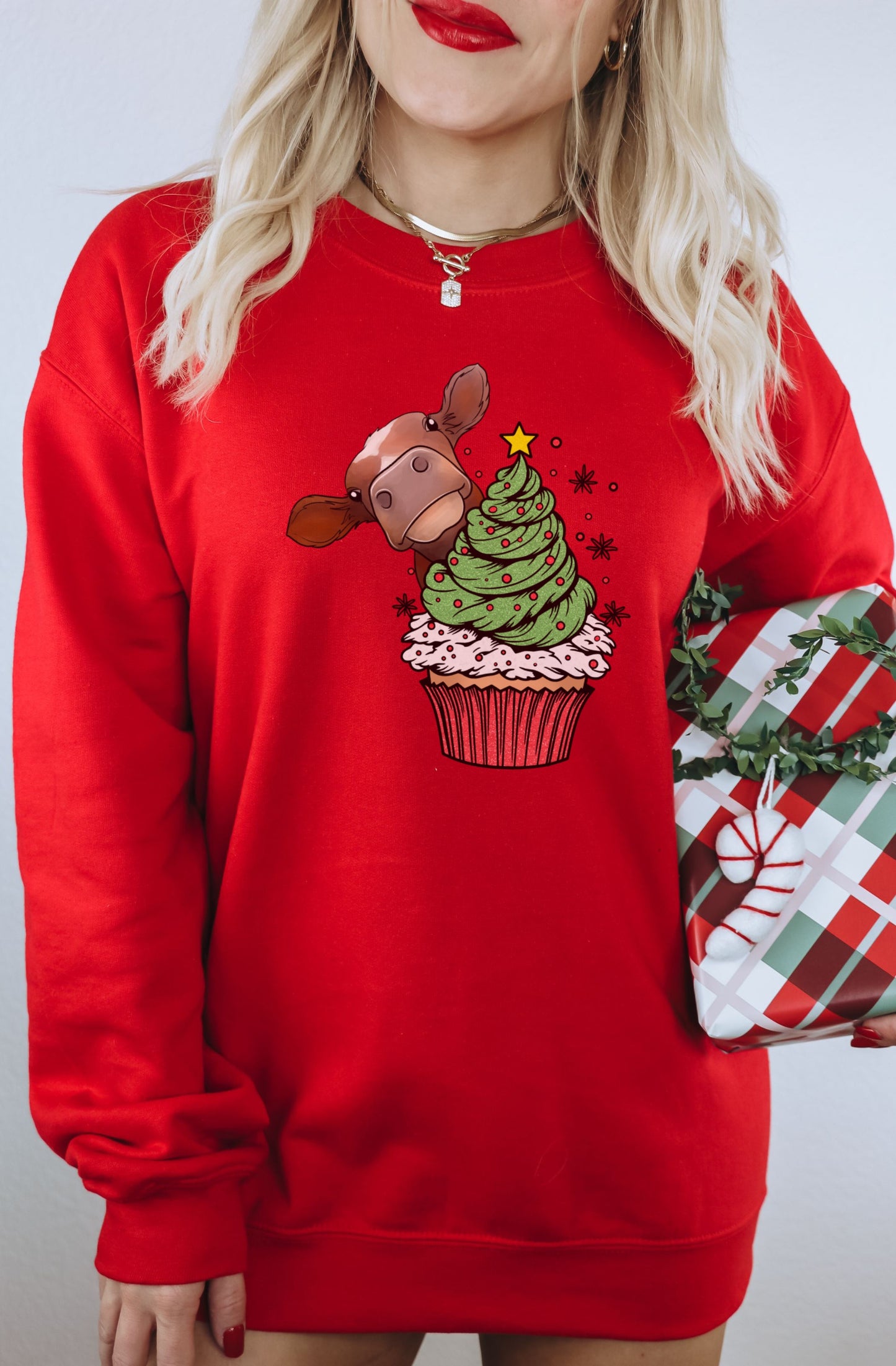 Christmas Cow Cupcake T-Shirt, Funny Holiday Tee, Cute Animal Shirt, Festive Gift Idea, Christmas Tree, Cupcake Lover Tee