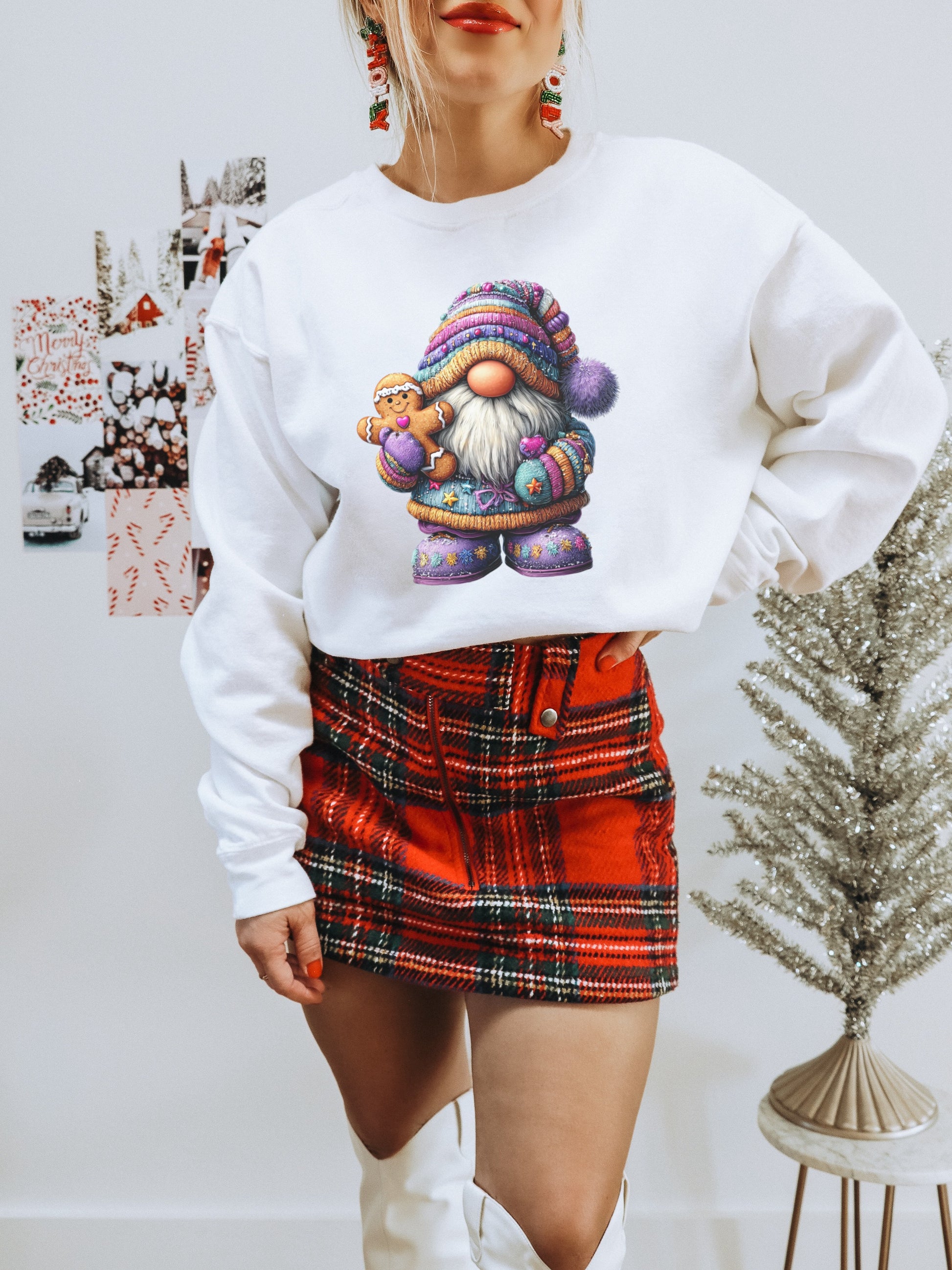 Festive Gnome Print Sweatshirt for Holiday Cheer